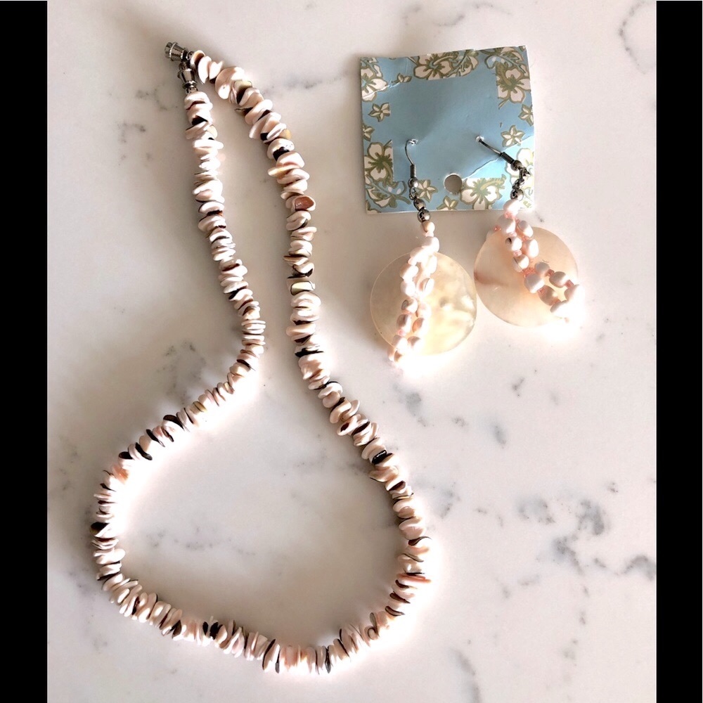 NWT natural seashell  Necklace and earring set